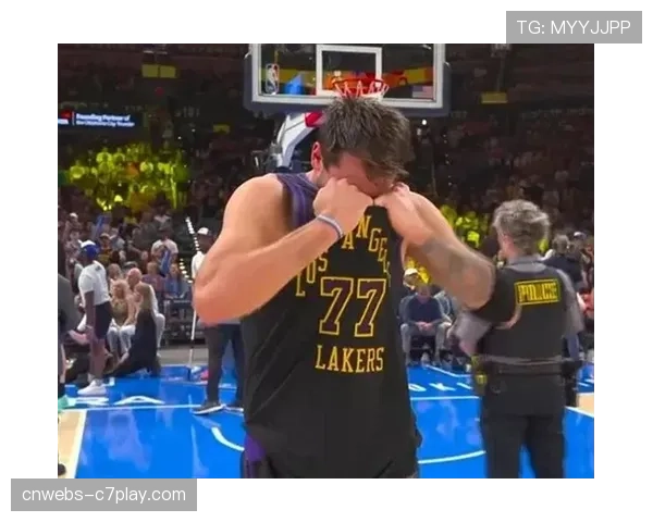 湖人东契奇腿筋旧伤复发，MVP竞争前景蒙上阴影